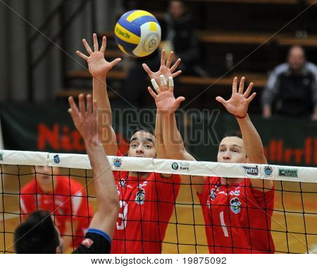 KAPOSVAR ฮังการี - 17 กุมภาพันธ์: Jozsef Nagy (No 3) และ Ferreyra (No 1) ในการดำเนินการที่ vol ฮังการี