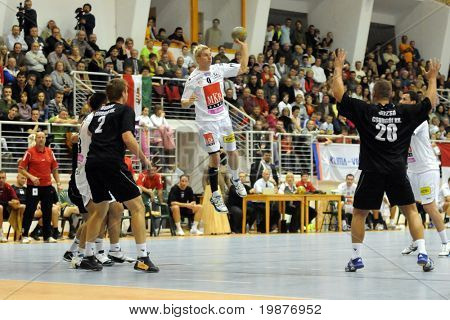 헝가리 국립 Handbal에서 액션에서 (공)와 CSURGO, 헝가리-10 월 21 일: Tamas Ivancsik