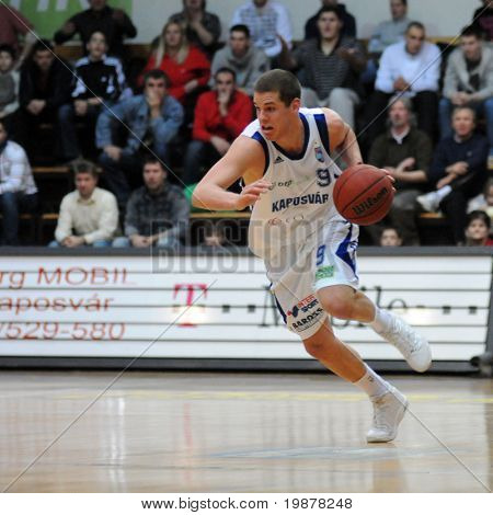 KAPOSVÁR, Maďarsko - 17. prosince: David Vojvoda v akci na Maďarské národní mistrovství ba