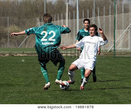 KAPOSVAR, Ungheria - 27 marzo: Mark Dekanics (22) in azione presso le Nazioni Unite campionato nazionale ungherese