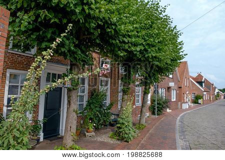 the small village of ditzum at the river ems