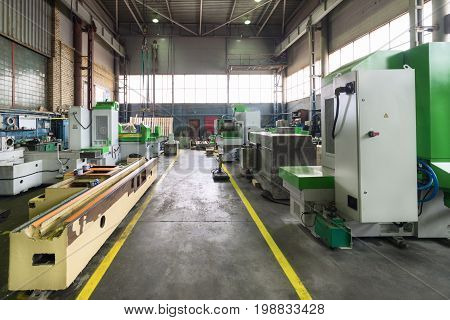 A long shop of a factory for the production of metalworking machines.