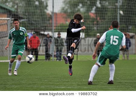 KAPOSVAR ฮังการี - 15 พฤษภาคม: ลานเมเยอร์ (C) ในการดำเนินการที่ชิงแชมป์แห่งชาติฮังการีภายใต้ 1