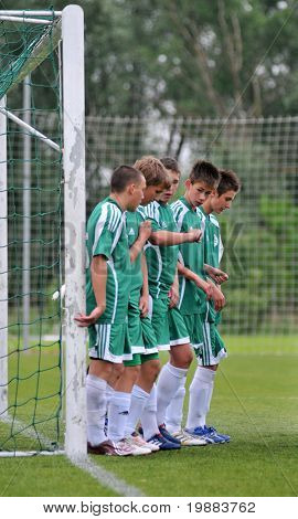 KAPOSVAR, Hongrie - 15 mai : Gyor joueurs alignent au Championnat National Hongrois sous 15 gam