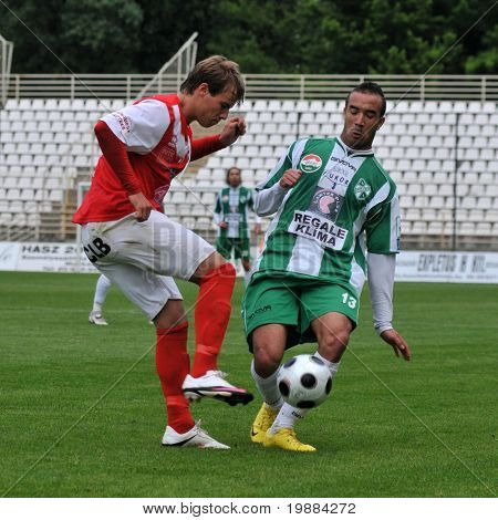 KAPOSVÁR, Maďarsko - 20. května: Junior Pereira (R) v akci na maďarský národní mistrovství fotbal