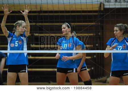 KAPOSVAR, Hongarije - 20 februari: BSE-spelers in actie op de Beker van Hongarije vrouw volleybal spel Ka