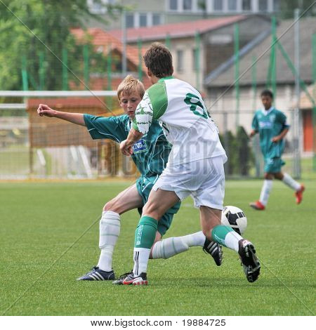 KAPOSVAR, Ungarn - 29 maj: Balint Pach (i hvidt) i aktion på det ungarske mesterskab 