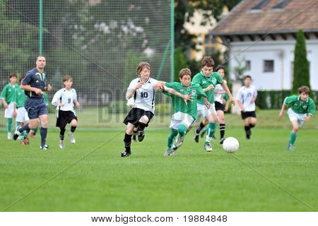 KAPOSVAR ฮังการี - 29 พฤษภาคม: เมท Grabarics (10) ในการดำเนินการที่แดนชิงแชมป์แห่งชาติฮังการี