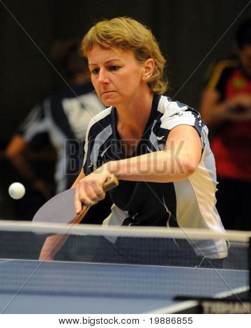 KAPOSVAR, Ungheria - 28 agosto: Aniko Vegh in azione a un campionato nazionale ungherese I / b. tabella 