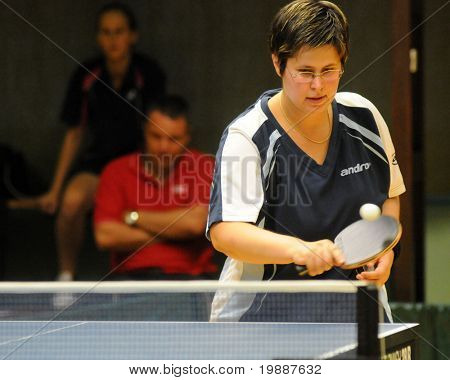 KAPOSVAR, Ungheria - 28 agosto: Zsuzsanna Fekete in azione a un campionato nazionale ungherese I / b. 