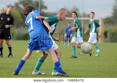 KAPOSVAR, Ungheria - 29 settembre: Balazs Lang (7) in azione presso la u campionato nazionale ungherese