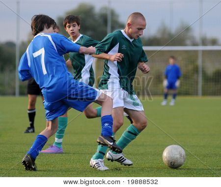 KAPOSVAR, Ungheria - 29 settembre: Balazs Lang (7) in azione presso la u campionato nazionale ungherese