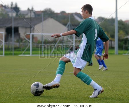 KAPOSVAR, Ungheria - 29 settembre: Richard Csaki (in verde) in azione presso il campione nazionale ungherese