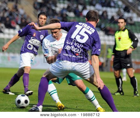 KAPOSVAR, Ungheria - 9 maggio: Attila Gyagya (15) in azione in un calcio campionato nazionale ungherese 