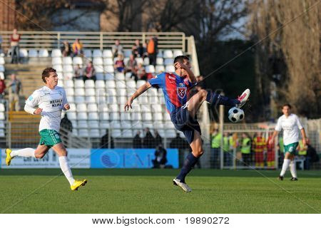 KAPOSVAR ฮังการี - 6 พฤศจิกายน: ผู้เล่นไม่สามารถระบุได้ในการดำเนินการที่เป็นเลิศแห่งชาติฮังการี 