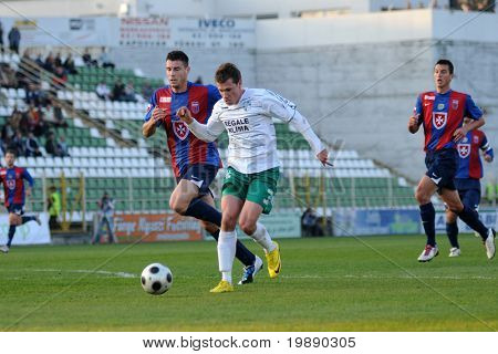 KAPOSVAR ฮังการี - 6 พฤศจิกายน: ผู้เล่นไม่สามารถระบุได้ในการดำเนินการที่เป็นเลิศแห่งชาติฮังการี 