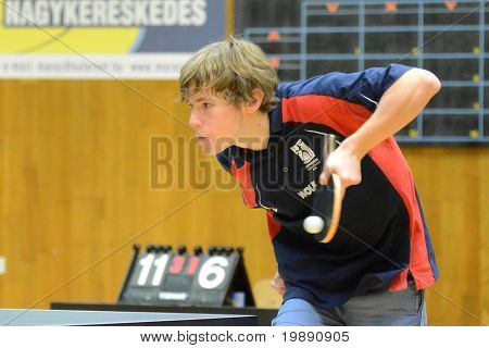 KAPOSVAR, Hongarije - 20 NOVEMBER: Aron Szakaly in actie op een Hongaarse nationale kampioenschap III. ta