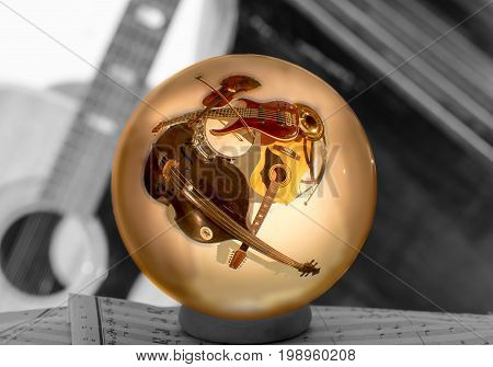 Music in the ball /
Many Mirrored instruments