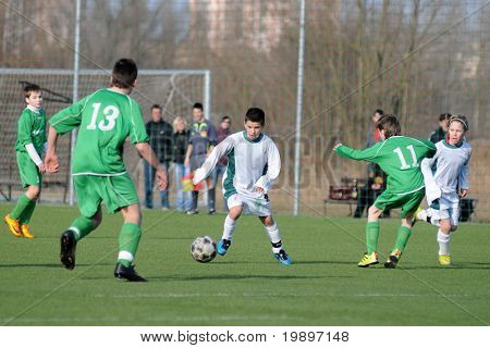 KAPOSVAR, Ungheria - 9 marzo: Roland Vajda (C) in azione al campionato nazionale ungherese sotto