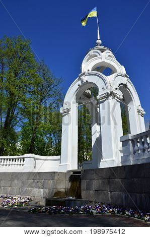 Mirror stream (or glass stream) - the first symbol of the city of Kharkov is a pavilion and a fountain in the heart of the city