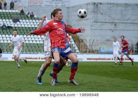KAPOSVAR ฮังการี - 1 เมษายน: Gergo Beliczky (เป็นสีแดง) ในการดำเนินการที่เป็นเลิศแห่งชาติฮังการี 