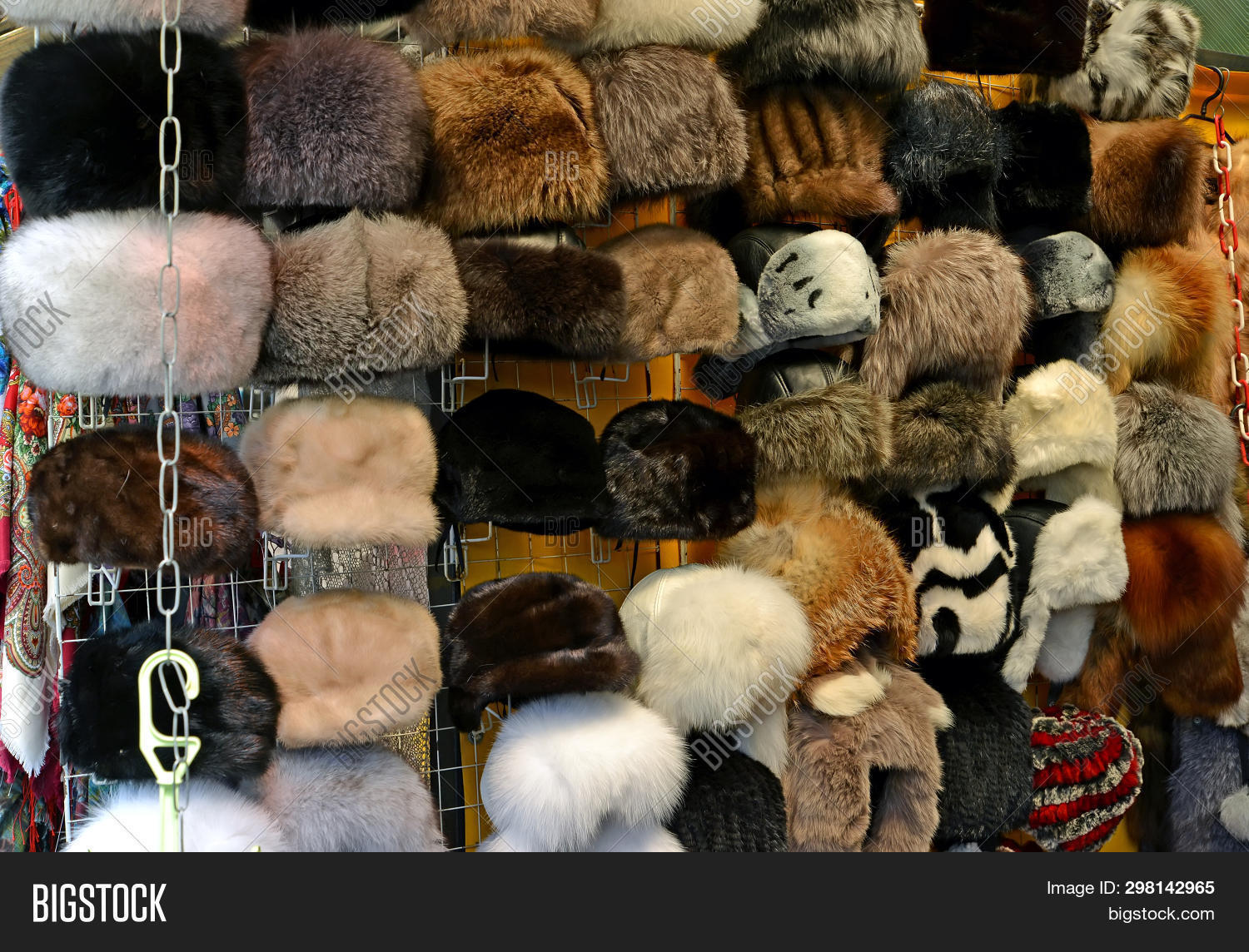 норковые шапки на садоводе женские. меховые шапки на рынке. меховые шапки садовод. норковая шапка садовод. меховые шапки садовод.