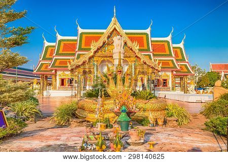 Sakon Nakhon, Thailand-april 16, 2018 : Wat Pratat Choeng Chum.  The Landmark Of Sakon Nakhon Provin