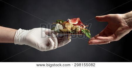 Conceptual Image On The Theme Of Fine Food And Delicacies. Сracker With Blue Cheese, Prosciutto And 