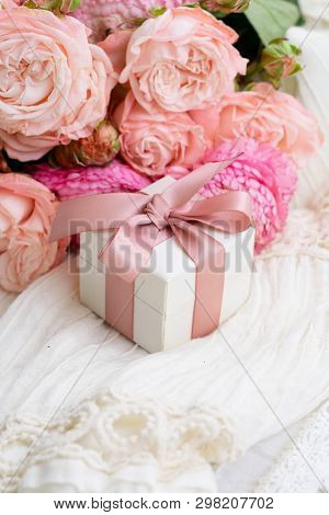 Gift Box With Fresh Rose And Rununculus Bouquet
