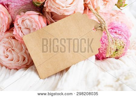 Paper Note With Fresh Rose And Rununculus Bouquet