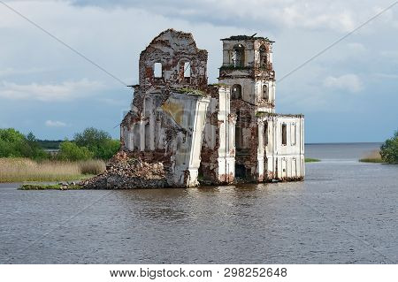 Old Destroyed Church On The Sheksna River. Village Of Krokhino, Was Flooded In 1961 With The Filling
