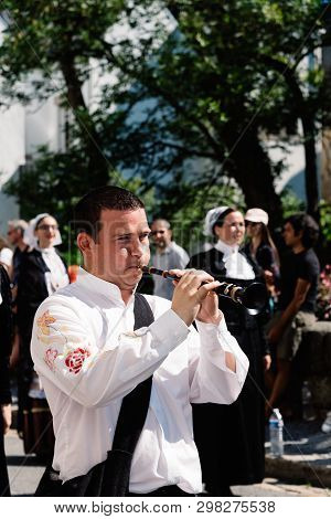 Pont-aven, France - August 5, 2018: Festival Of Gorse Flowers, A Traditional Parade With Celtic Circ