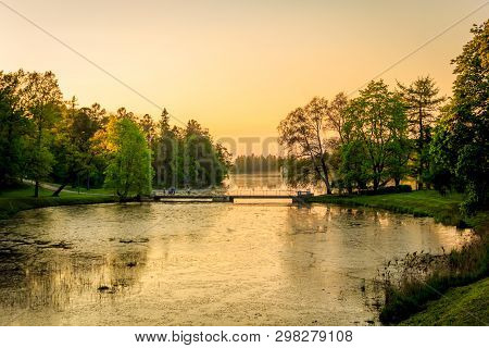 Spring Evening Park. Park At Sunset. Evening Sun Russian Park. Park In The Green. Urban Park. Evenin