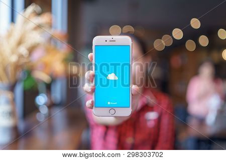 Chiang Mai, Thailand - Apr.08,2019: Woman Holding Apple Iphone 6s Rose Gold With Onedrive On Screen.
