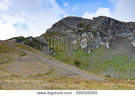Sochi, Russia-september 30, 2017: Mountain Landscape With Rocky Slopes And The Cable Car In Krasnaya