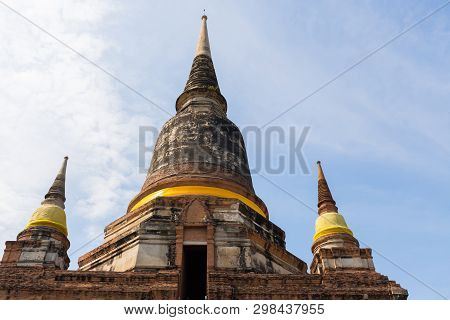Ayutthaya Historical Park Covers The Ruins Of The Old City Of Ayutthaya, Wat Yai Chai Mongkon. Ayutt