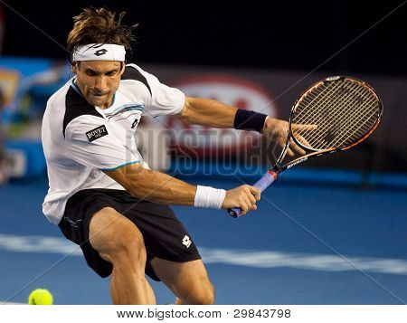 MELBOURNE - el 25 de enero: David Ferrer de España en su derrota de cuartos de final ante Novak Djokovic de Serbia