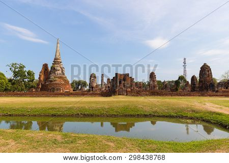 Ayutthaya Historical Park Covers The Ruins Of The Old City Of Ayutthaya,  Wat Mahathat.