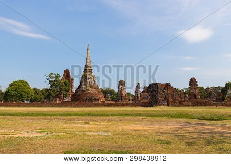 Ayutthaya Historical Park Covers The Ruins Of The Old City Of Ayutthaya,  Wat Mahathat.