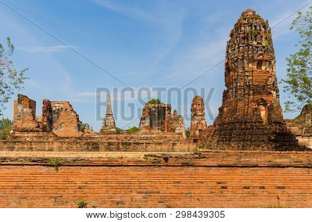 Ayutthaya Historical Park Covers The Ruins Of The Old City Of Ayutthaya,  Wat Mahathat.