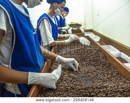 Mococa, Sp, Brasil. 01/04/2005. Coffee Roaster Production Line Of The Pessegueiro Farm In Mococa
