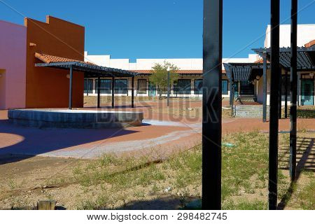 May 1, 2019 In Barstow, Ca:  Closed Retail Stores At An Abandoned Outdoor Outlet Mall Taken At The B