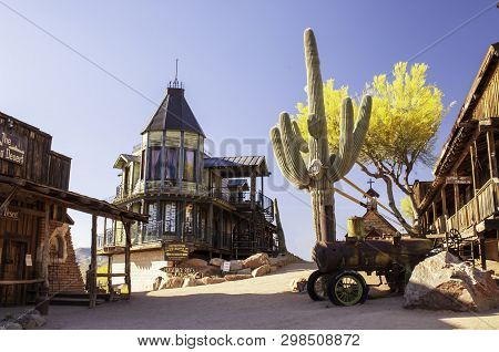 Apache Junction, Arizona, Usa 04/25/2019 The Goldfield Ghost Town On A Sunny Spring Day