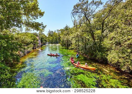 Pays Des Sorgues, Fontaine De Vaucluse