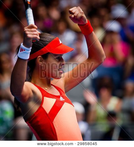 MELBOURNE - 21. ledna: Ana Ivanovic Srbska v jejím třetím kole vyhrát nad Vania Kingová z USA na 