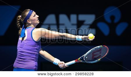 MELBOURNE - el 17 de enero: Petra Kvitova de la República Checa en su primera ronda victoria sobre Vera Dushevi