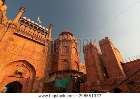 Red Fort Is A Historic Fort In Delhi, India. Mughal Emperors Lived Here Till 1856, It Was Built By S