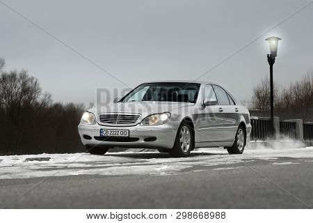 Kiev, Ukraine - November 22, 2018: Mercedes-benz S-class Car In Winter In The Background Of A Burnin