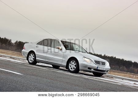 Kiev, Ukraine - November 22, 2018: Mercedes-benz S-class In Winter Against The Background Of The Fie