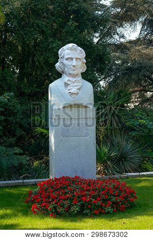 Yalta, Russia - 18 September, 2016: Nikita Botanical Garden. Monument To The Founder And First Direc
